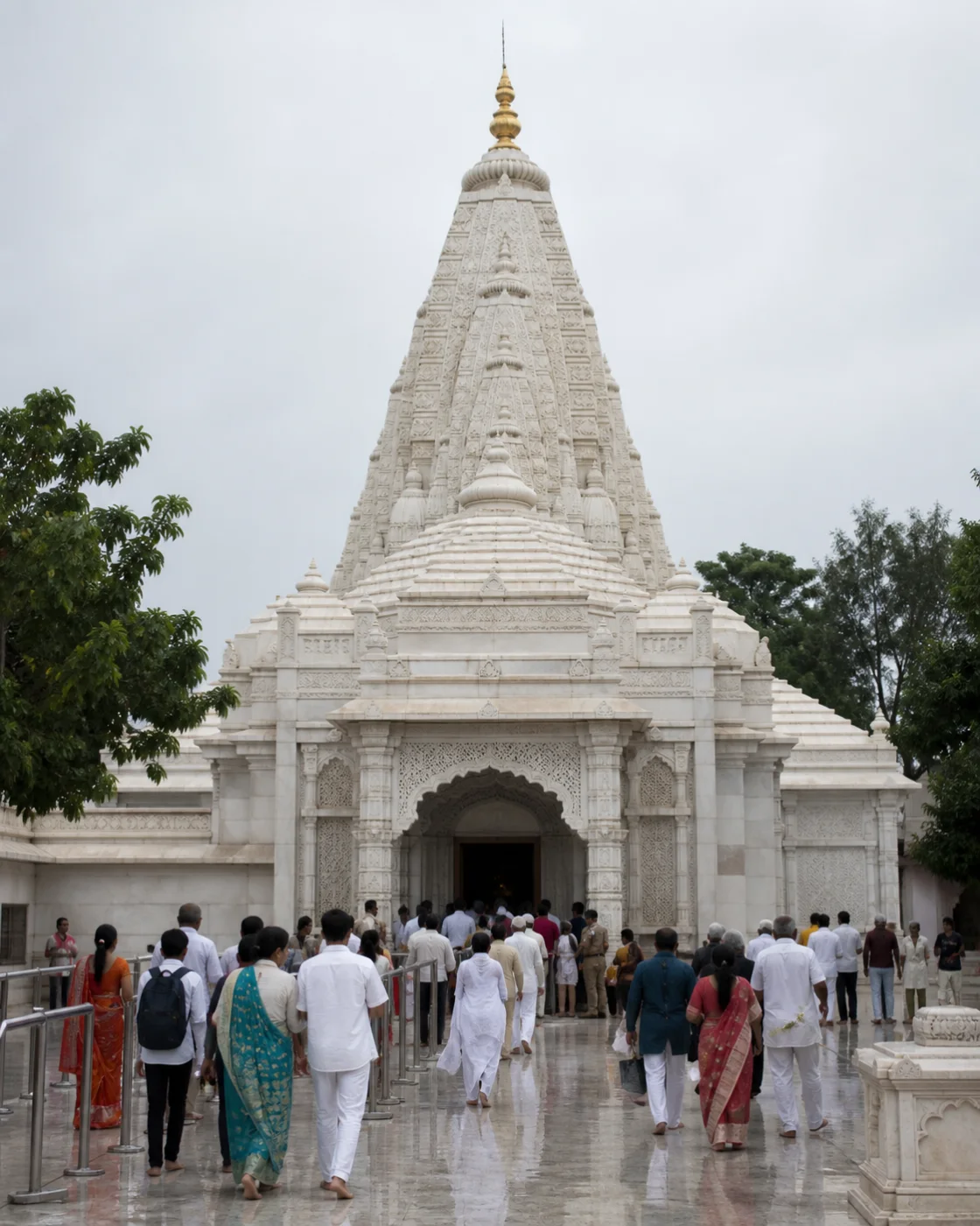 Illustration of a temple entrance and visitor queue